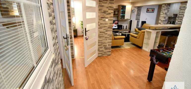 Ubytovanie v spodnom apartmáne DELUXE s 2 spálňami