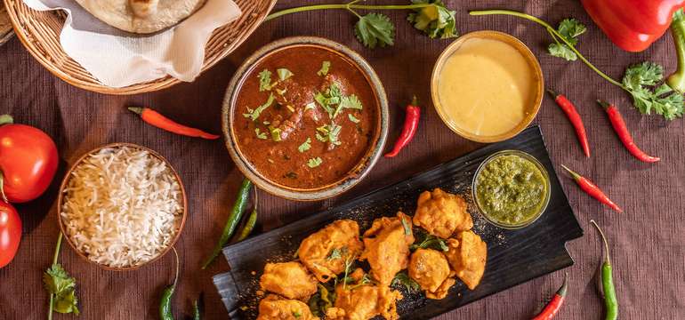 Chicken pakora a Vegetable pakora v reštaurácii Masala Darbar