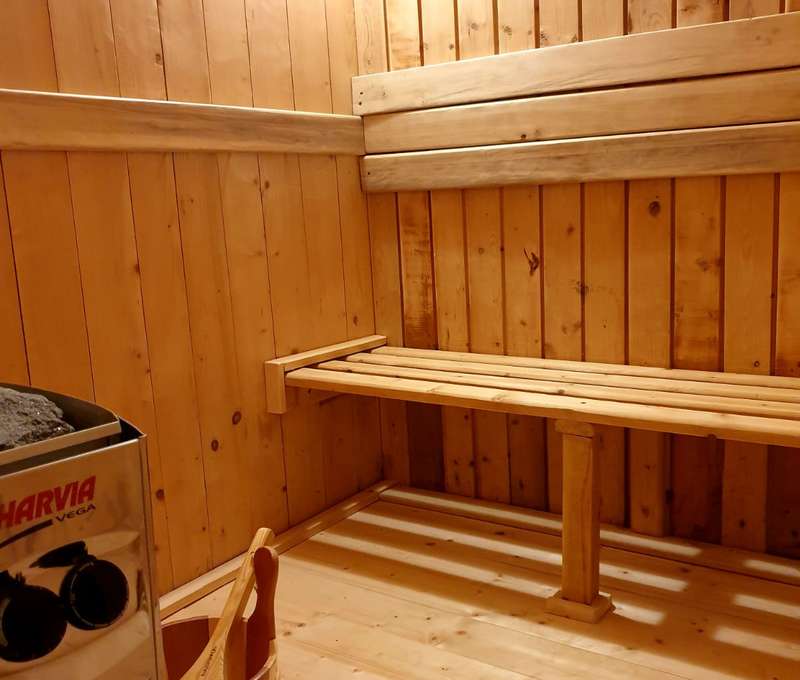 Celoročne je za poplatok k dispozícii sauna a vonkajšia kúpacia kaďa