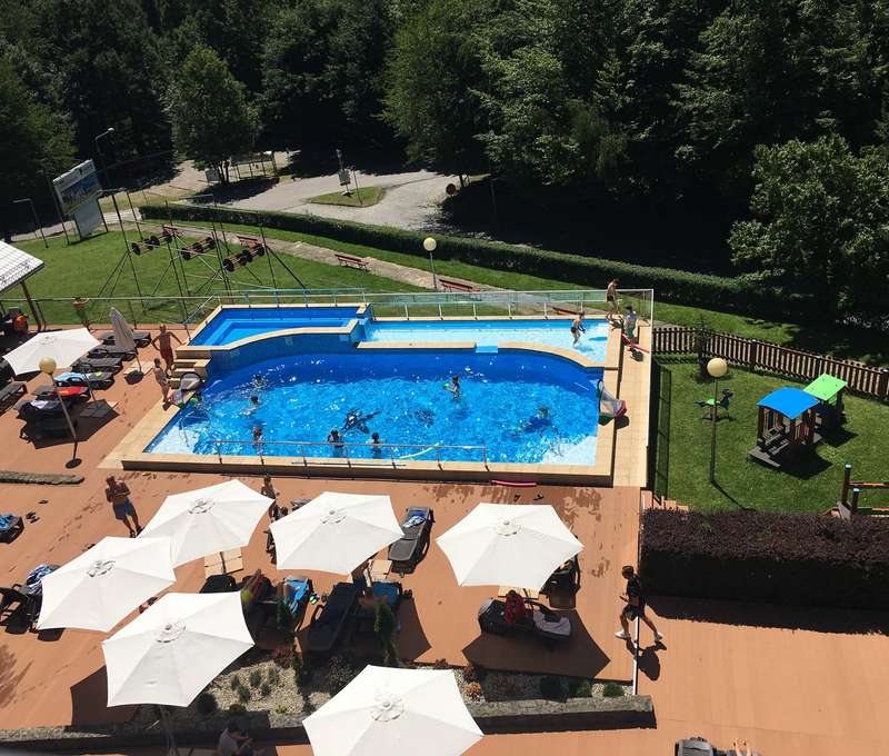 Vonkajší bazén hotela Kolejarz*** je v lete tým najlepším miestom na osvieženie