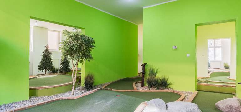 Pre spestrenie pobytu sa v priestoroch hotela nachádza stolný tenis a 18 jamkový krytý minigolf