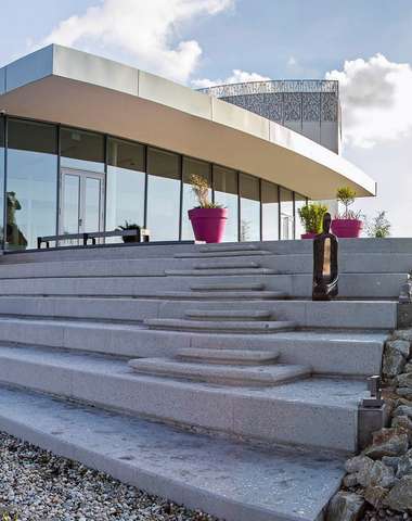 Iba pár metrov od hotela sa nachádza nádherná galéria moderného umenia Danubiana