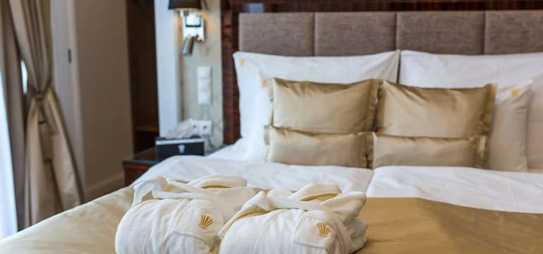 Zrekonstruovaný hotel ROYAL PALACE***** je zařízen ve stylu art deco a patří k nejluxusnějším