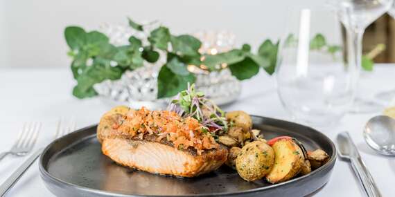 Romantická 3-chodová večera a 60 min. privátny wellness v hoteli Ambassador**** priamo v centre Košíc/Košice - Staré Mesto