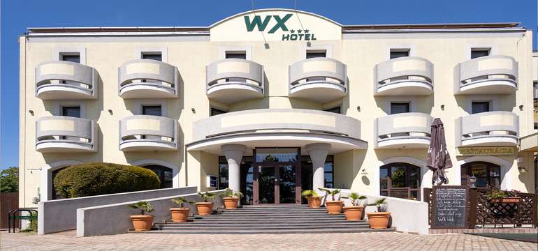 WX Hotel***