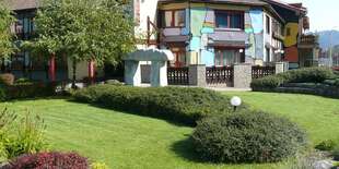 Elegantný hotel ponúka hosťom vstupnú halu s recepciou, reštauráciu, denný bar, letnú terasu