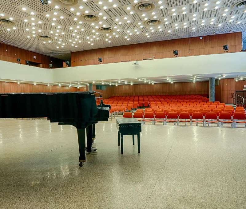 Konferencie a meetingy
