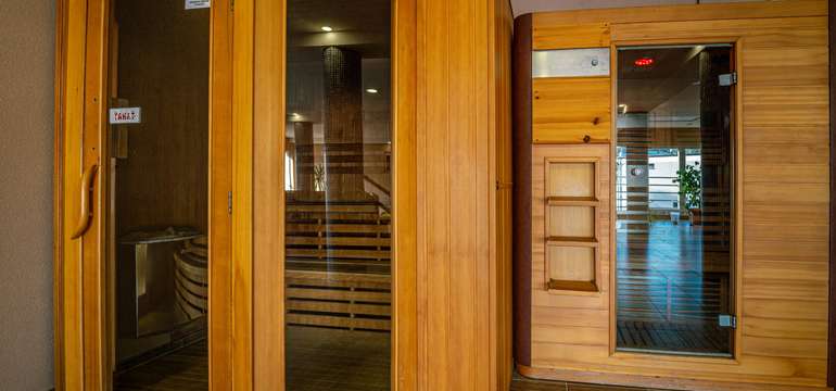 Wellness je vybavené vírivkou a troma saunami: fínskou, infračervenou, parnou saunou a odpočívarňou