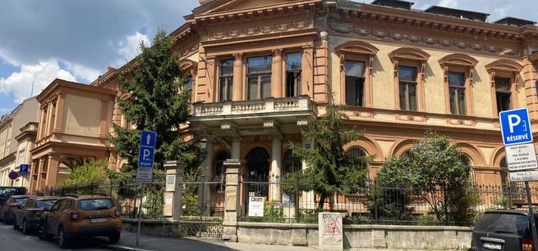 V budove súkromnej základnej školy Edulienka na Konventnej 1 v Bratislave