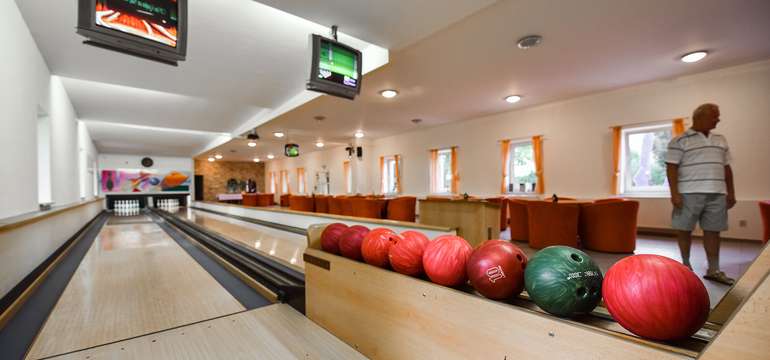 Prírodné jódové kúpele Číž, 1 hod. bowlingu počas pobytu