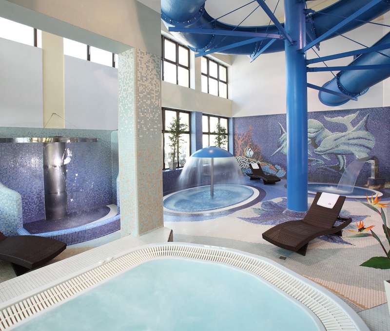 Aquapark s bazénom, vírivkou a toboganom