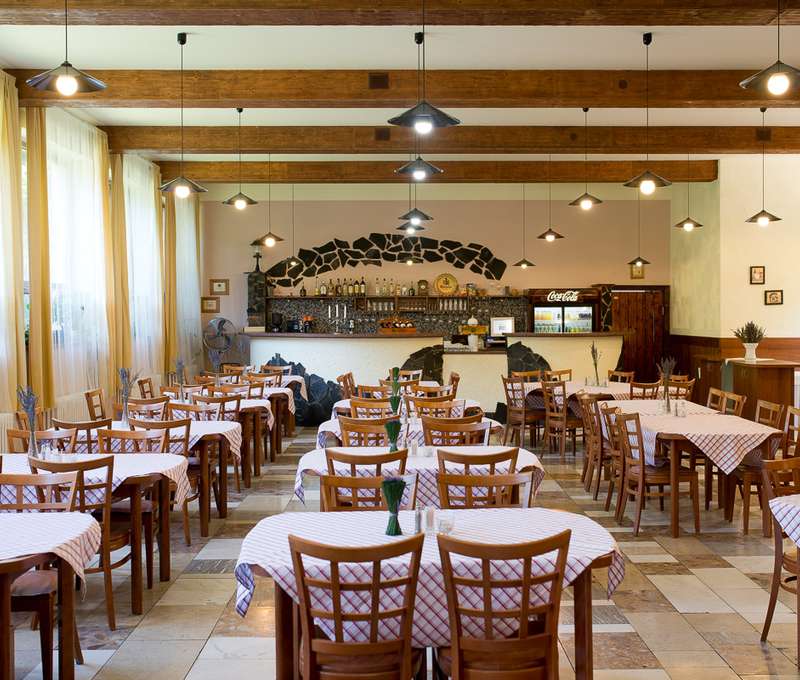  Hotel Podjavorník má reštauráciu, v ktorej vám uvaria chutné jedlá