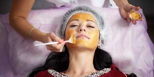 Klasická masáž tváre, krku a dekoltu so špeciálnou maskou