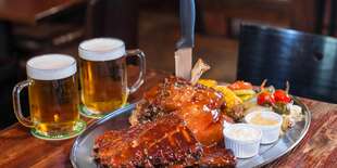 2000 g koleno + 750 g rebierka + 2x pivo