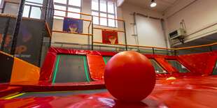 2x basketbalové koše v dvoch výškových úrovniach pre väčších aj menších basketbalistov