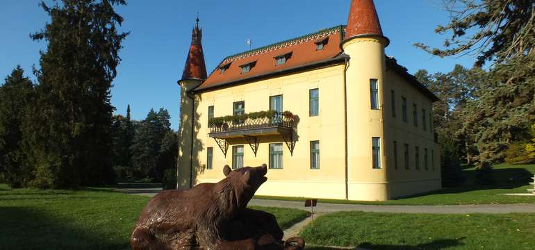 Poľovnícky zámok Topoľčianky – nevšedný pobyt v atraktívnom prostredí