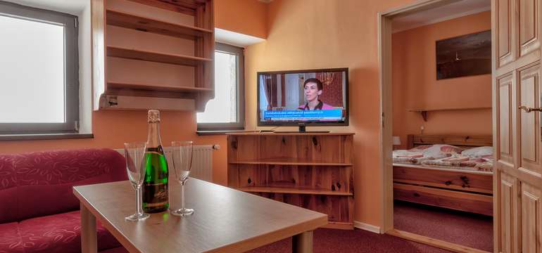 Na pokojích jsou také LCD televizory