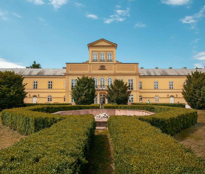 Kaštieľ Palárikovo je obklopený anglickým parkom