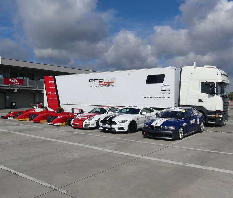 Pilotujte formulu, Porsche v GT3 úprave, Mustang GT V8 alebo BMW E46
