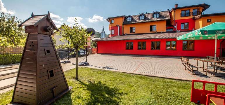 Penzión Centrál sa nachádza v krásnom prostredí Oščadnice