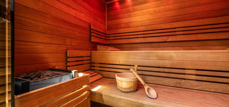K dispozícii parná soľná sauna, bylinková aroma sauna, infra sauna