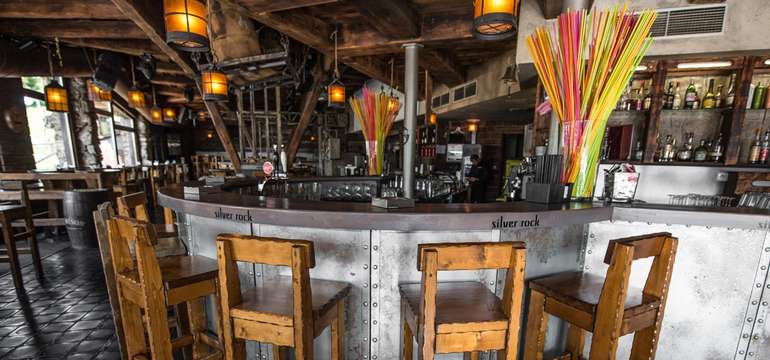 Hotelový bar je připraven vyzvat i ty nejpyšnější krále večírků