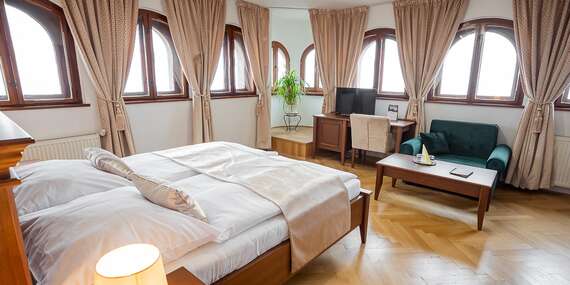 Romantický pobyt na Smolenickom zámku s polpenziou a prehliadkou zámku/Smolenice