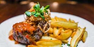 200 g Hovädzí steak + 200 g Zemiakové hranolky