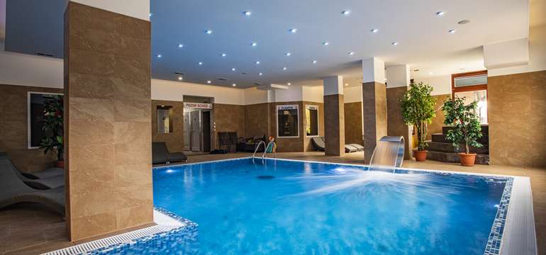 Penzion Ždiaranka, relaxační bazén s protiproudem - tajfun, chrlič - kobra, gejzír a hydromasáž