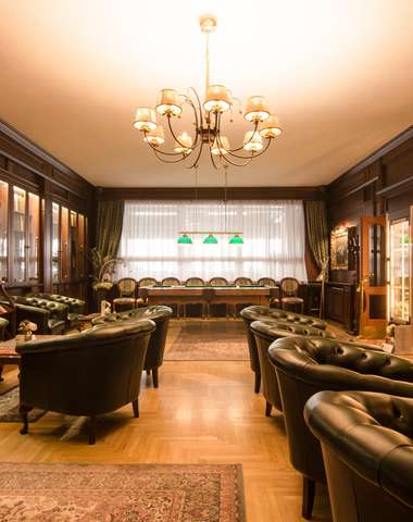 Exkluzívny anglický lobby bar s ponukou rumov, koňakov a celebritných vín