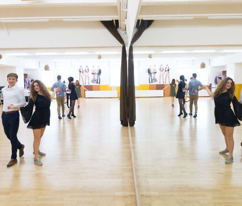 Tance: waltz, cha-cha, tango, rumba, valčík, polka, quickstep, jive
