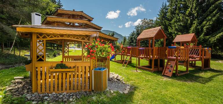 AVENA RELAX HOTEL***  má pre deti nachystané krásne ihrisko