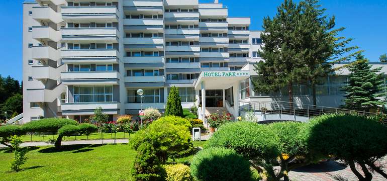 Hotel Park**** obklopuje tiché prostredie mestského parku, oáza ruží a zelene