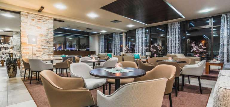 V Kontakt Wellness Hoteli **** nájdete aj Lobby bar