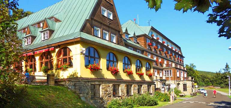 Hotel má ideální polohu pro procházky i cykloturistiku