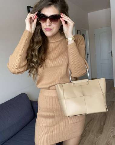 Elegantný dámsky úpletový komplet vo farbe camel