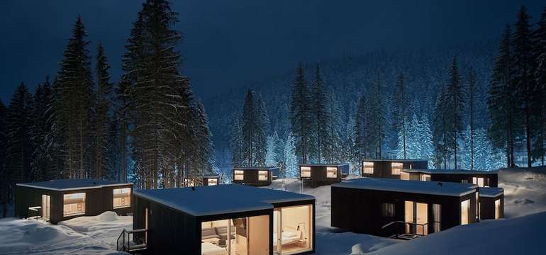 Björnson Tree Houses uprostred lesa pod Chopkom