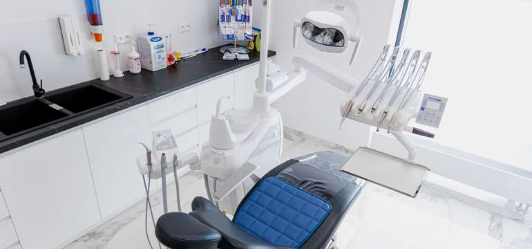 Digital Dental Clinic: vstupné vyšetrenie, dentálna hygiena, bielenie zubov