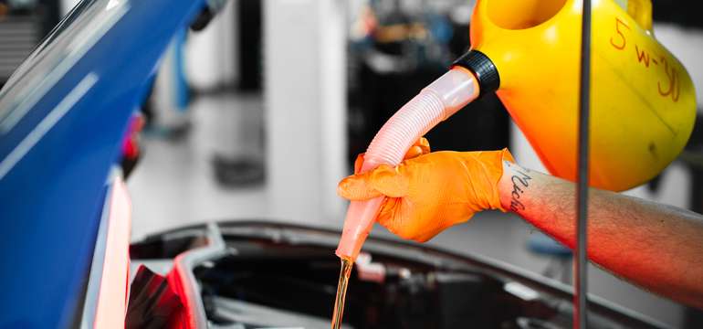 Výmena oleja s materiálom v cene a extra bonusom v servise Autoklinik