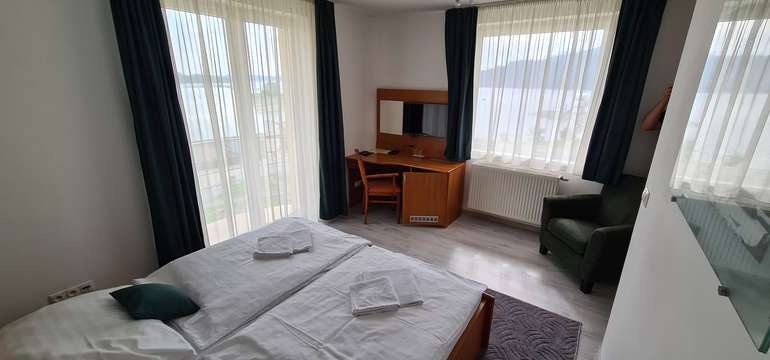 Celková kapacita penziónu Port Club*** je 17 lôžok, nehrozia vám tak davy iných hostí