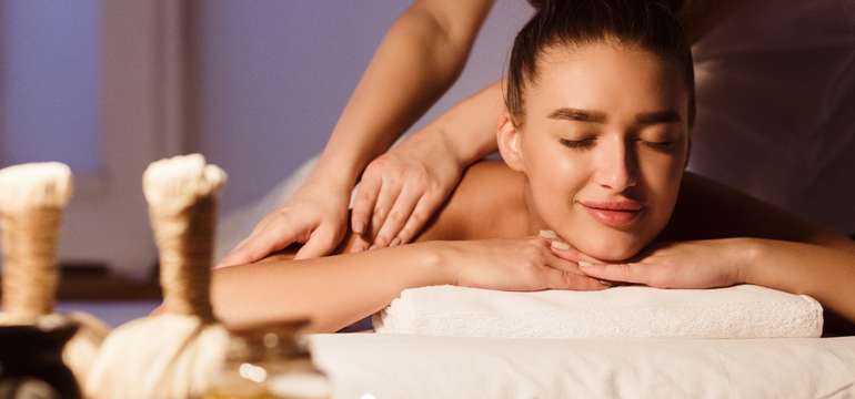 Perfektný relax spojený s masážou a ručne vyrábanými aróma olejmi 