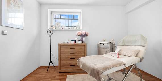 EXTRA CENA: Profesionálna výplň pier technikou Russianlips alebo hydratácia pier - kyselina hyalurónova na skúšku/Bratislava - Staré Mesto