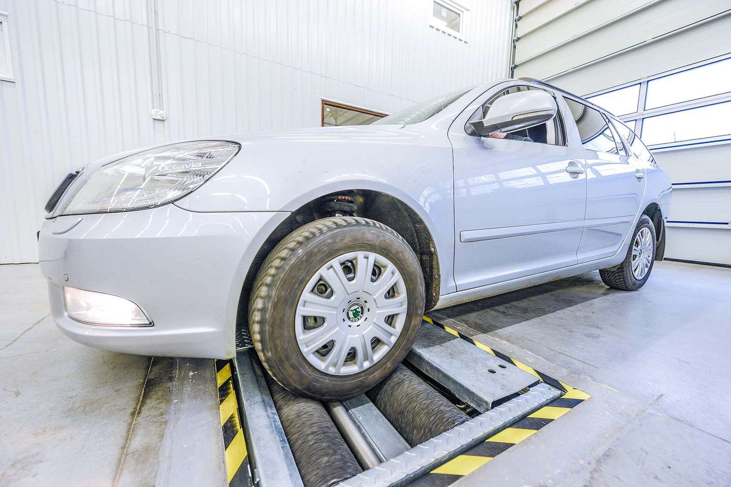 Meranie a nastavenie geometrie alebo test tlmičov bŕzd