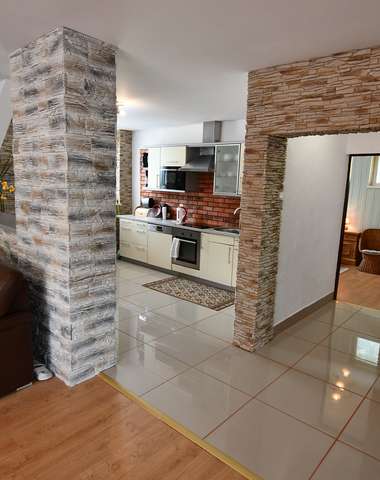 Ubytovanie vo veľkom hornom apartmáne s 3 spálňami (6+1)