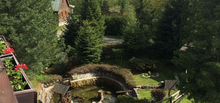 V záhrade sa nachádza altánok s grilom, kde si môžu naši hostia kedykoľvek grilovať