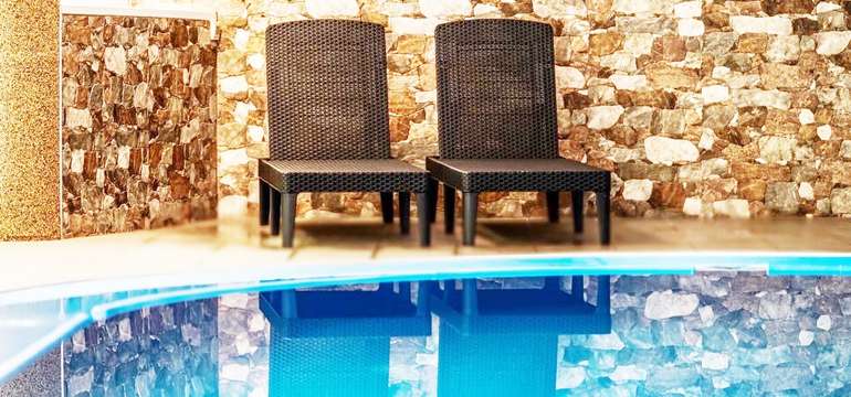 Nikdy nekončícího relaxu se dočkáte díky neomezenému vstupu do hotelového bazénu a sauny