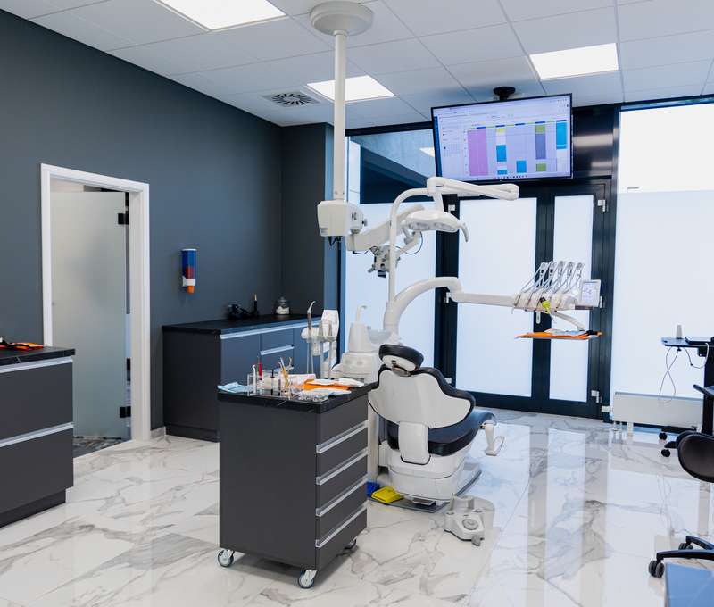 Digital Dental Clinic: vstupné vyšetrenie, dentálna hygiena, bielenie zubov