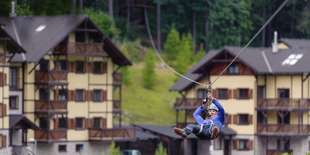 Tarzánia Hrabovo  - Zipline je 300 m dlhá lanovka ponad jazero z ktorej si užijete výhľady