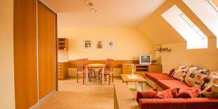 Každý apartmán má štandardne vybavenú kuchynku s jedálenským sedením