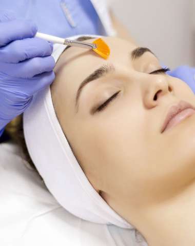Chemický povrchový peeling s komplexom prírodných peptidov 